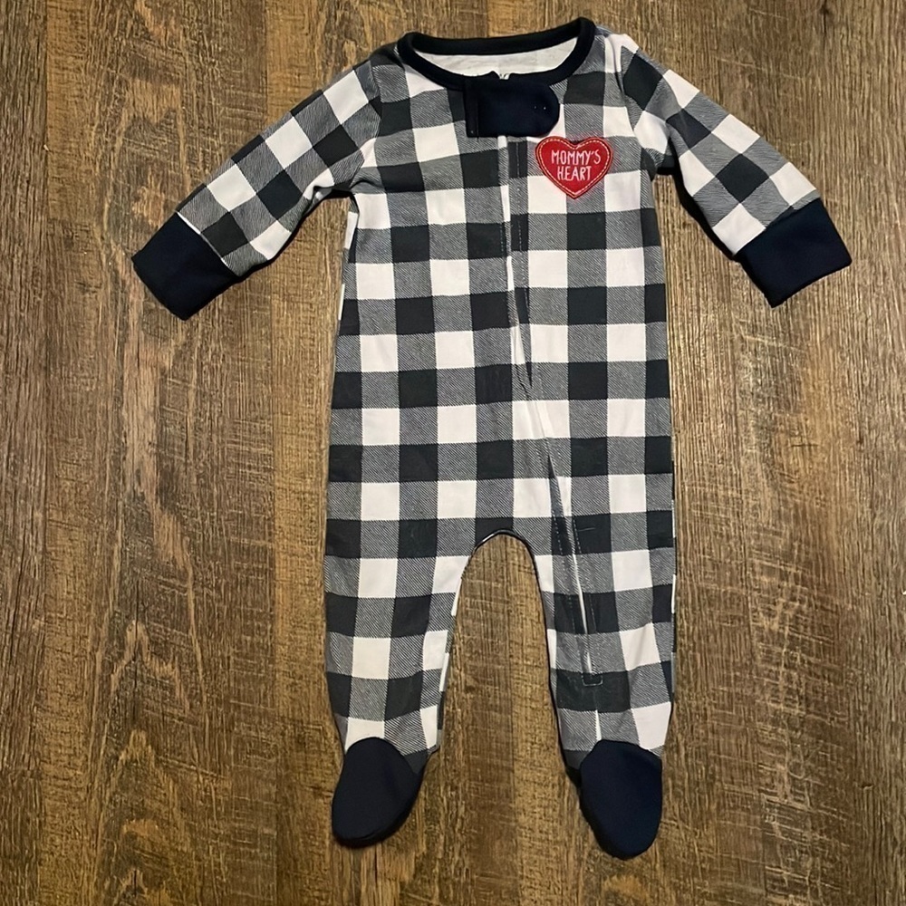 Lila & Jack Long Sleeve Onesie Newborn Size 0-3 Onesie
